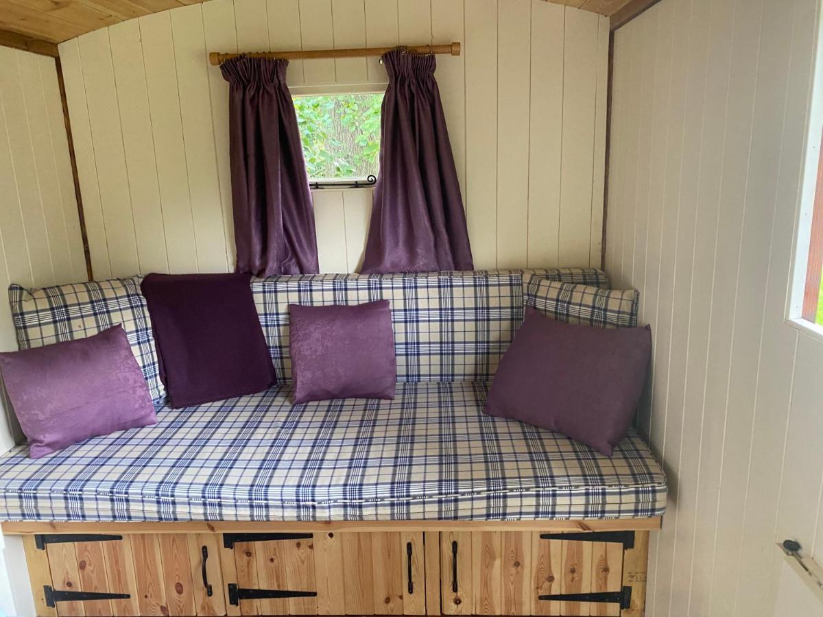 The Shepherd'S Hut - Wild Escapes Wrenbury Off Grid Glamping - Ages 12 And Over Baddiley Exterior foto
